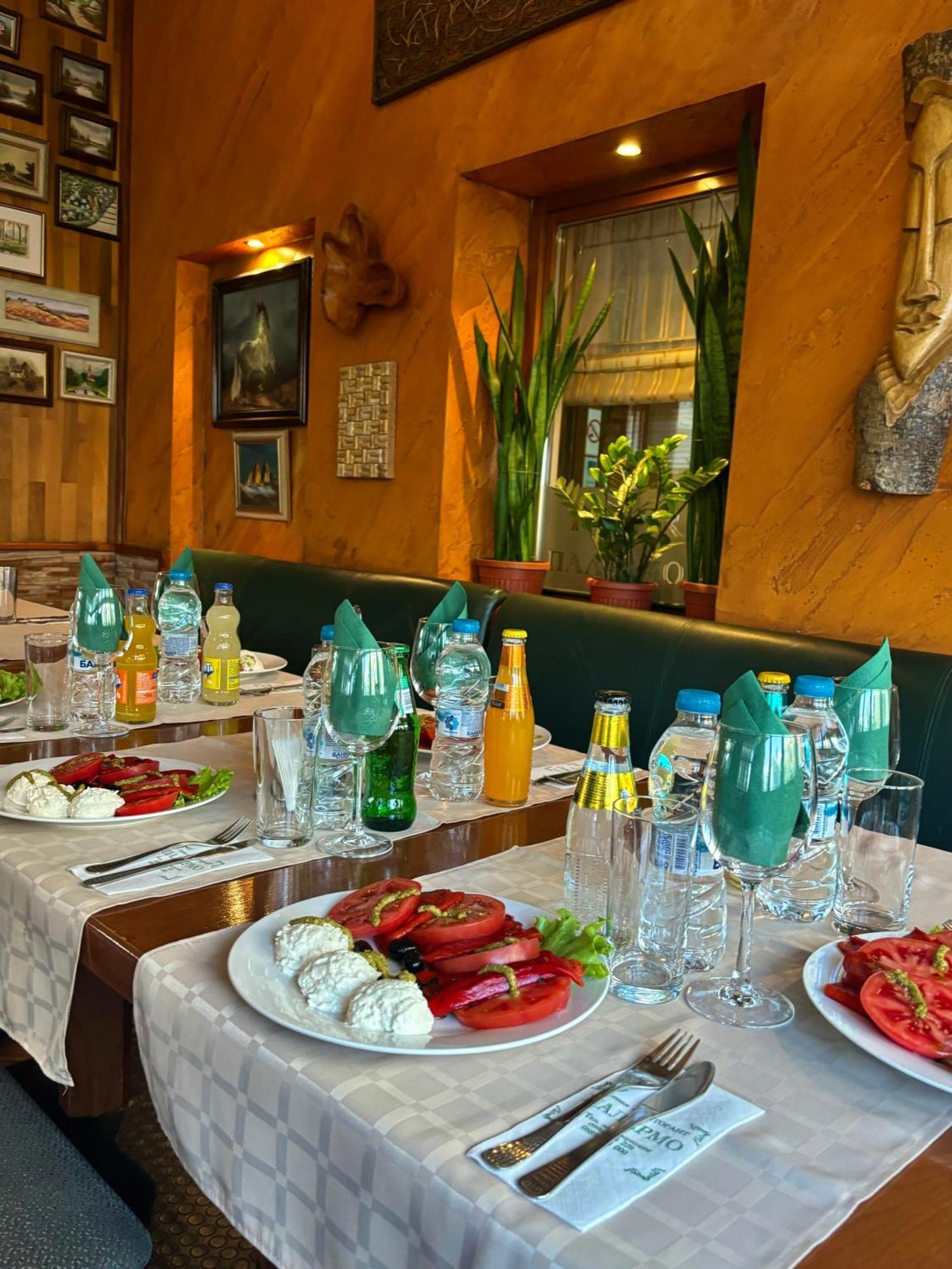 Family Hotel Palermo Tutrakan エクステリア 写真